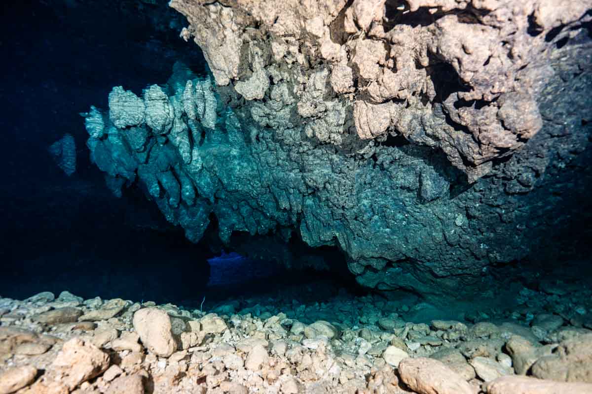 トライアングルホール・エアードーム(鍾乳洞)