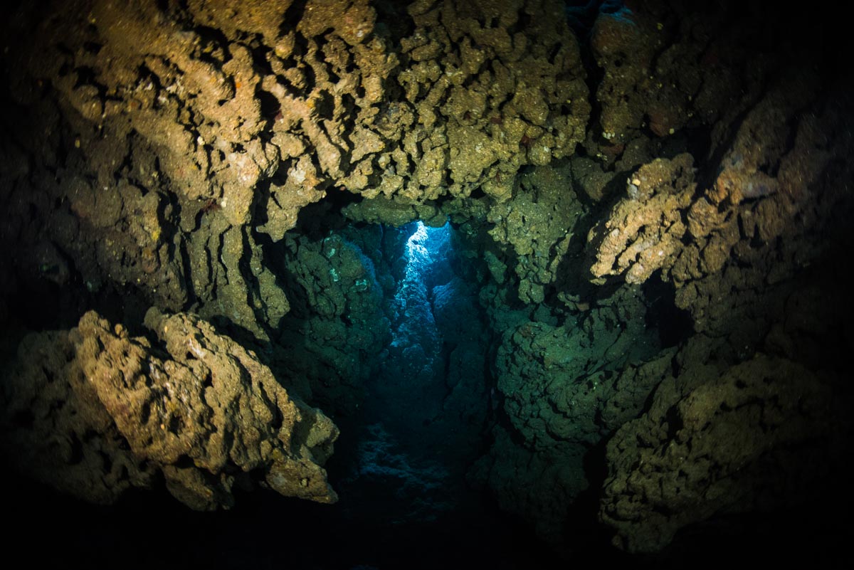 沖縄本島・水中洞窟