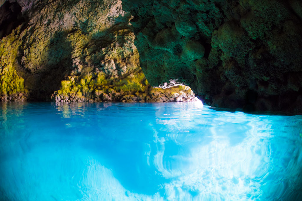【完全貸切】恩納村で人気NO1の「青の洞窟」 体験ダイビング