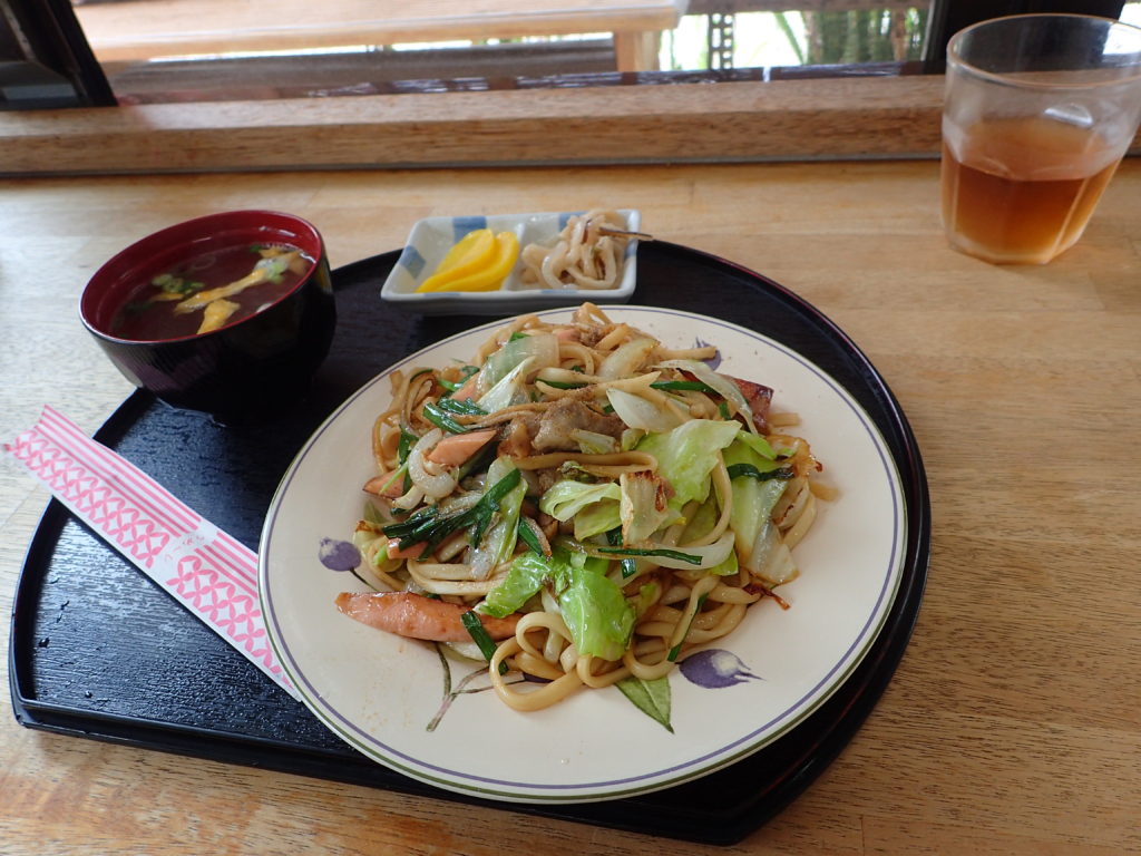 THE沖縄、家庭的な味「まるみつ食堂」